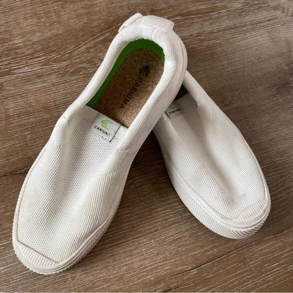 Cariuma Women’s White Knit Slip-On Shoes size 8
